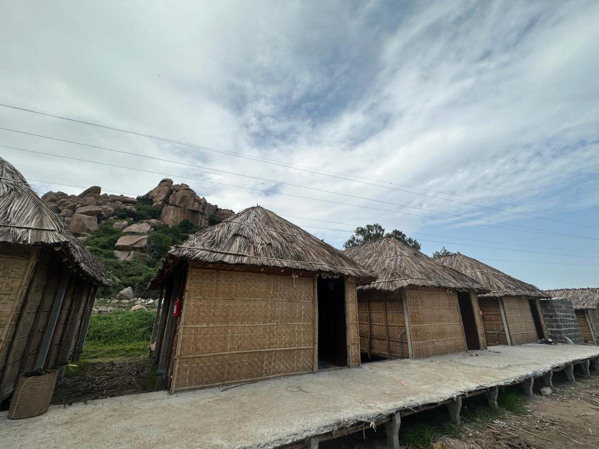 The Gravity Cafe -A Unit Of Staychillhampi Bagian luar foto