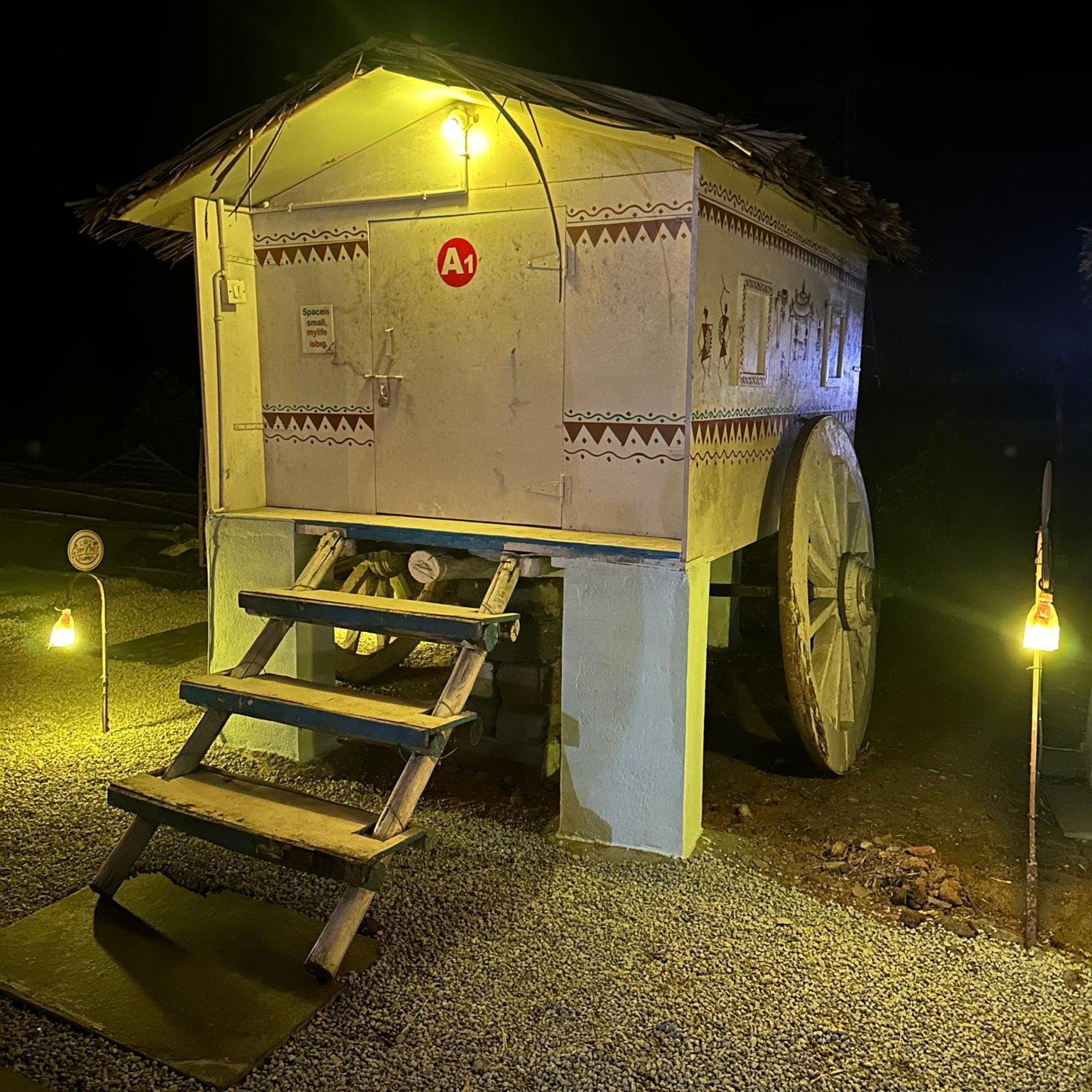 The Gravity Cafe -A Unit Of Staychillhampi Bagian luar foto