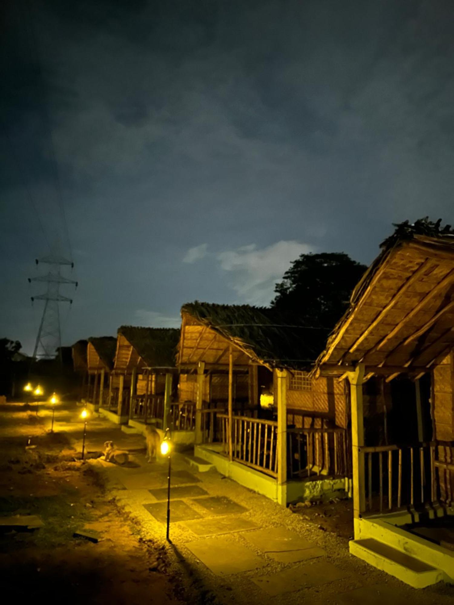 The Gravity Cafe -A Unit Of Staychillhampi Bagian luar foto