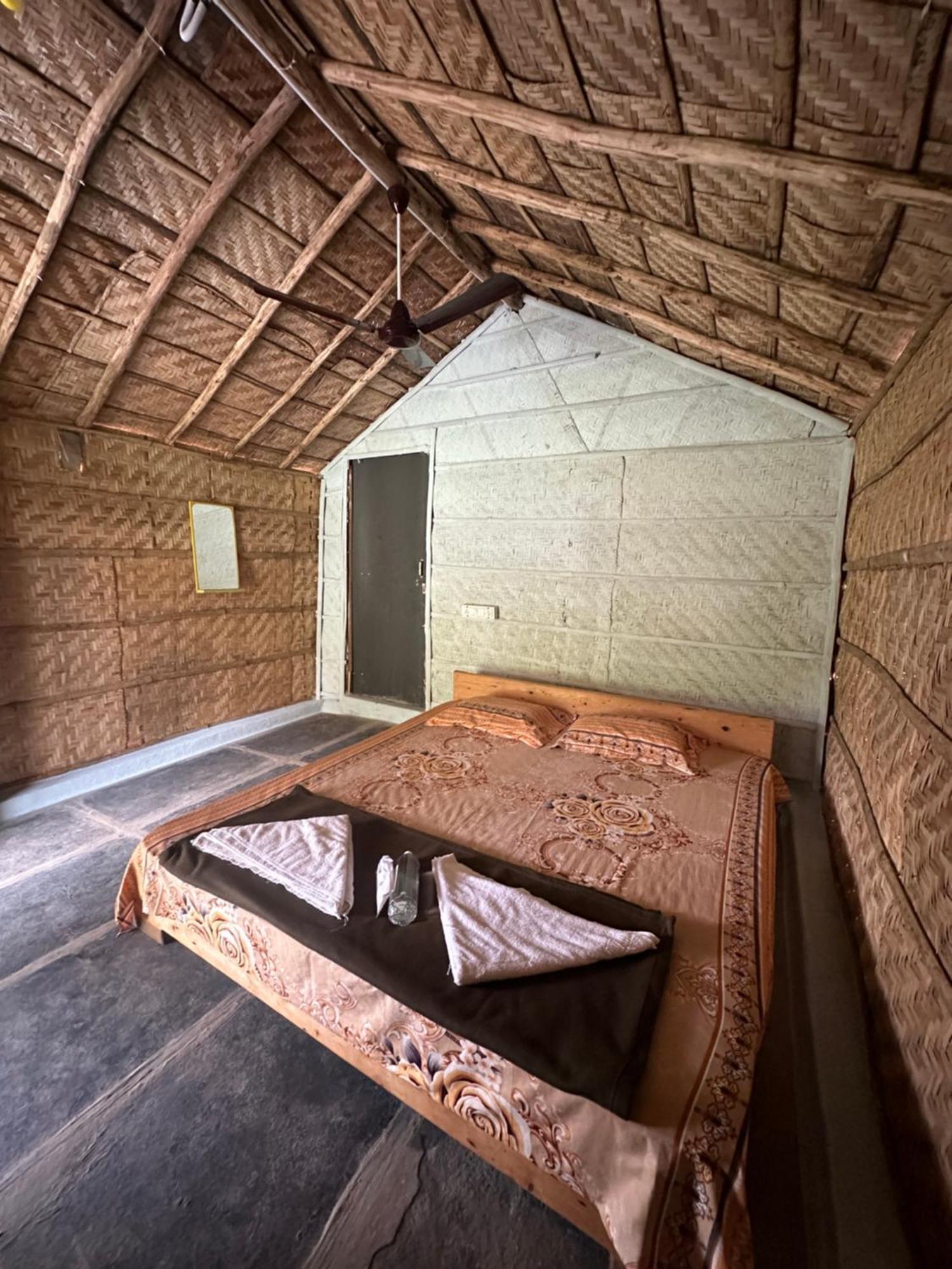 The Gravity Cafe -A Unit Of Staychillhampi Bagian luar foto