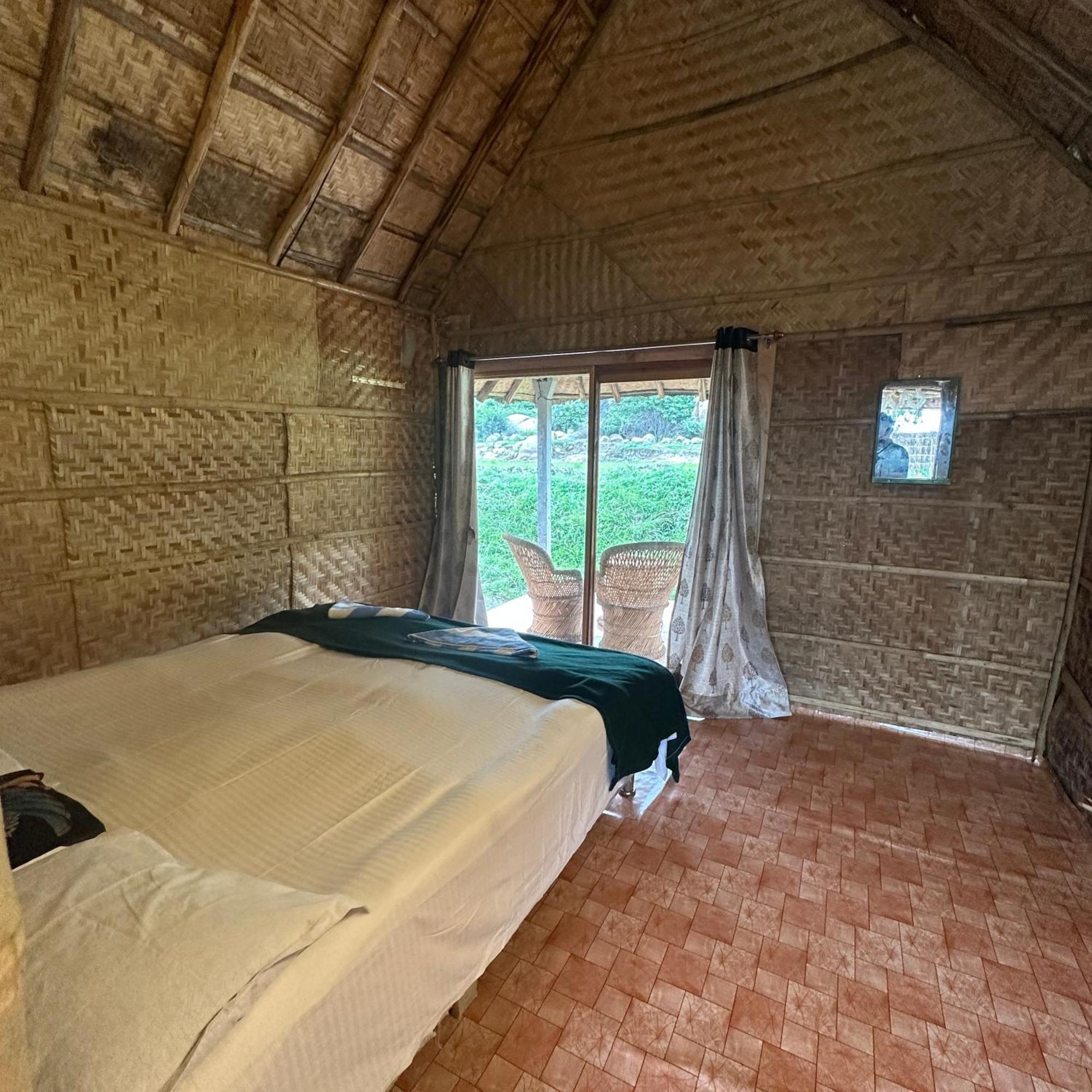 The Gravity Cafe -A Unit Of Staychillhampi Bagian luar foto